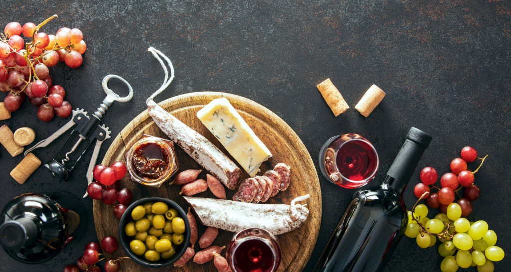 Spanish cuisine cheese and grapes