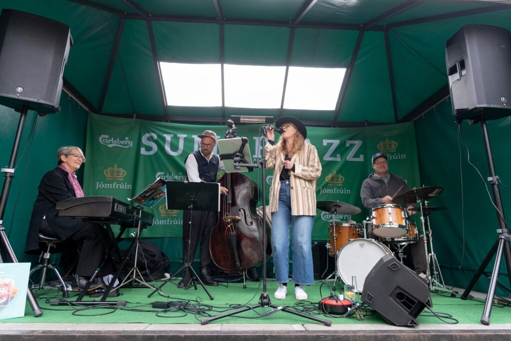 Sunna Gunnlaugs Quartet with Marína performing outdoors at Jómfrúin during Reykjavík Jazz Festival