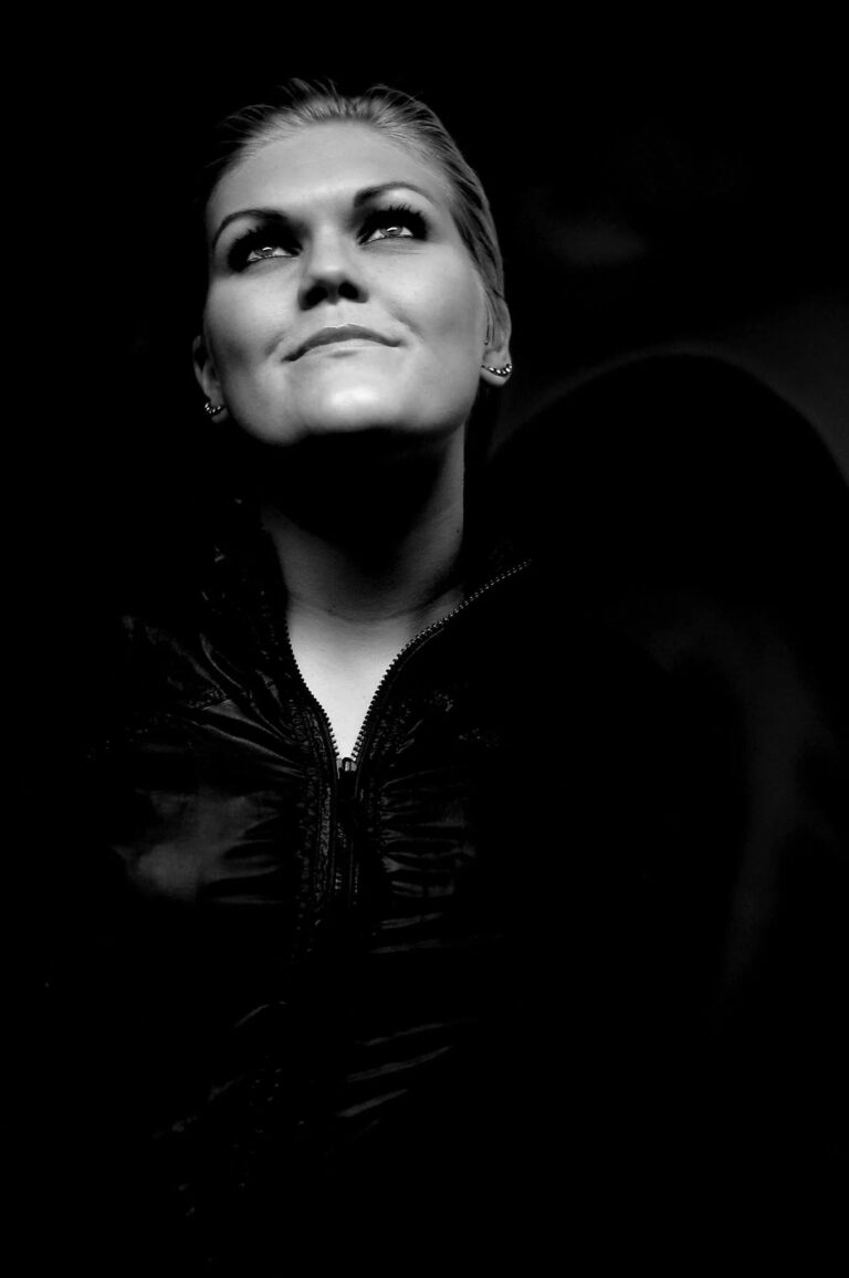 Icelandic vocalist María Magnúsdóttir performing a tribute to the women singers of Latin America