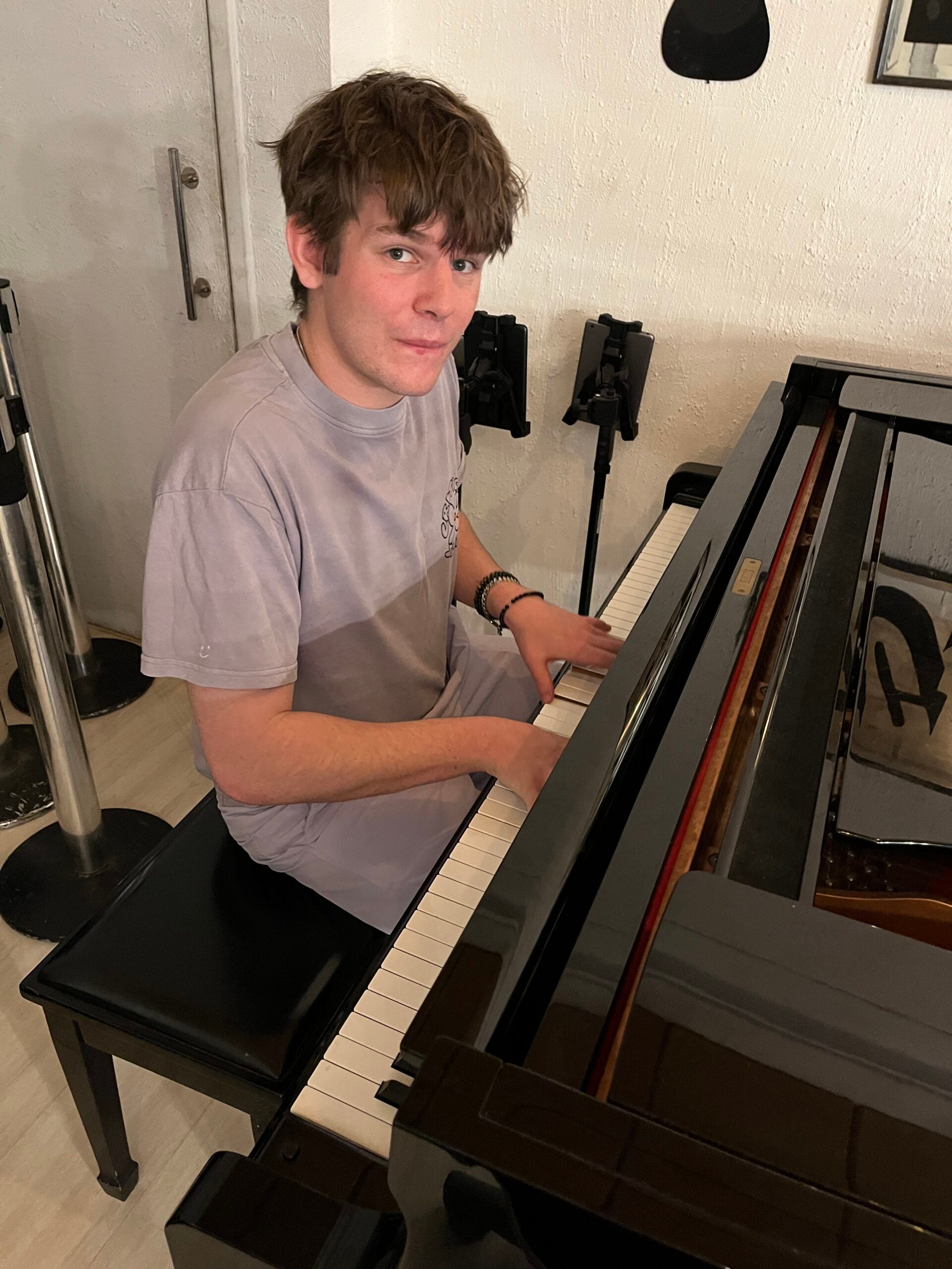 Student pianist rehearsing during an educational music program in Rio de Janeiro