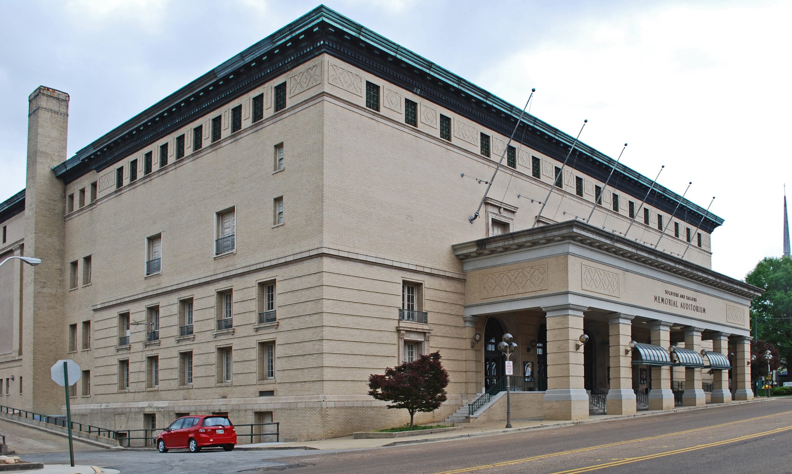 Exterior of Soldiers and Sailors Memorial Auditorium in downtown Chattanooga, venue for the 2026 IBMA Bluegrass Music Awards